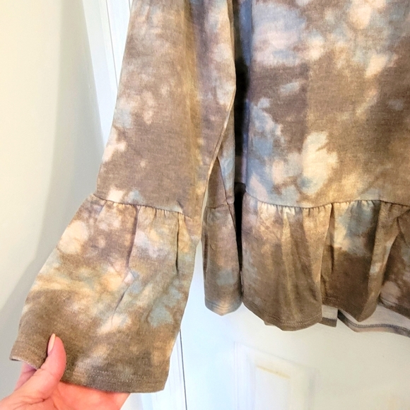Cotton Bleu NWOT Tie Dye Bottom Ruffle Top L - Picture 7 of 9